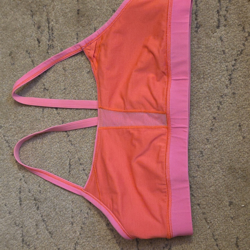 Lululemon Rise and Run Bra in the color Flash Light, Size 10, Preowned - Picture 8 of 14